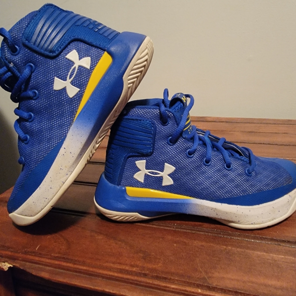 Tennis Shoes